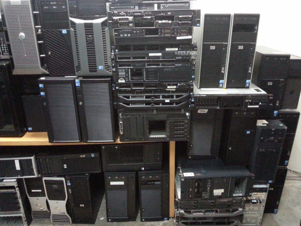 Serveur Usagé en Spécial de Qualité & Rapide. Liquidation à Québec